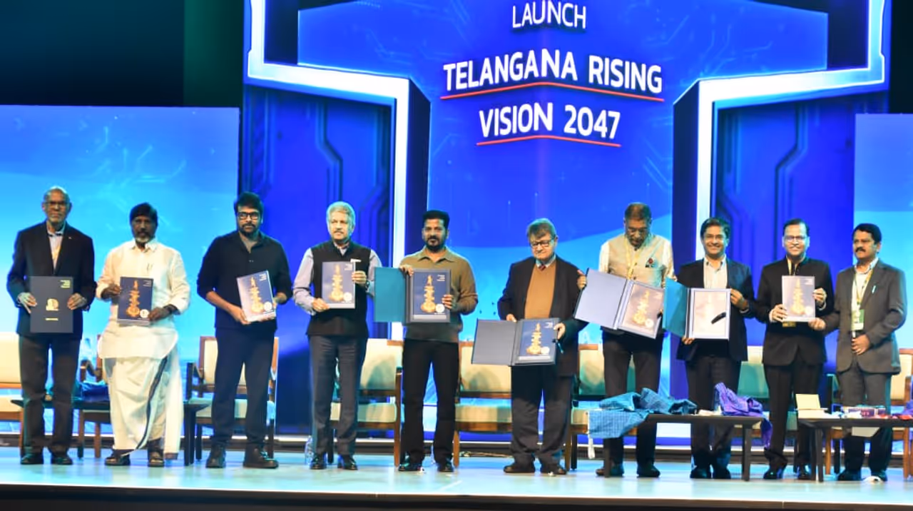 5.75 లక్షల కోట్ల భారీ పెట్టుబడులు.. తెలంగాణ రైజింగ్ సమ్మిట్ సక్సెస్ 5.75 లక్షల కోట్ల భారీ పెట్టుబడులు.. తెలంగాణ రైజింగ్ సమ్మిట్ సక్సెస్