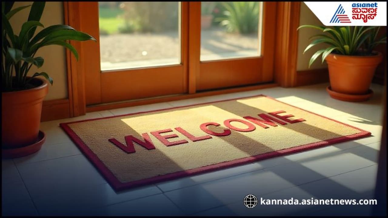 ಮೇನ್ ಡೋರ್ ನಲ್ಲಿ ಡೋರ್ ಮ್ಯಾಟ್ ಮೇನ್ ಡೋರ್ ನಲ್ಲಿ ಡೋರ್ ಮ್ಯಾಟ್