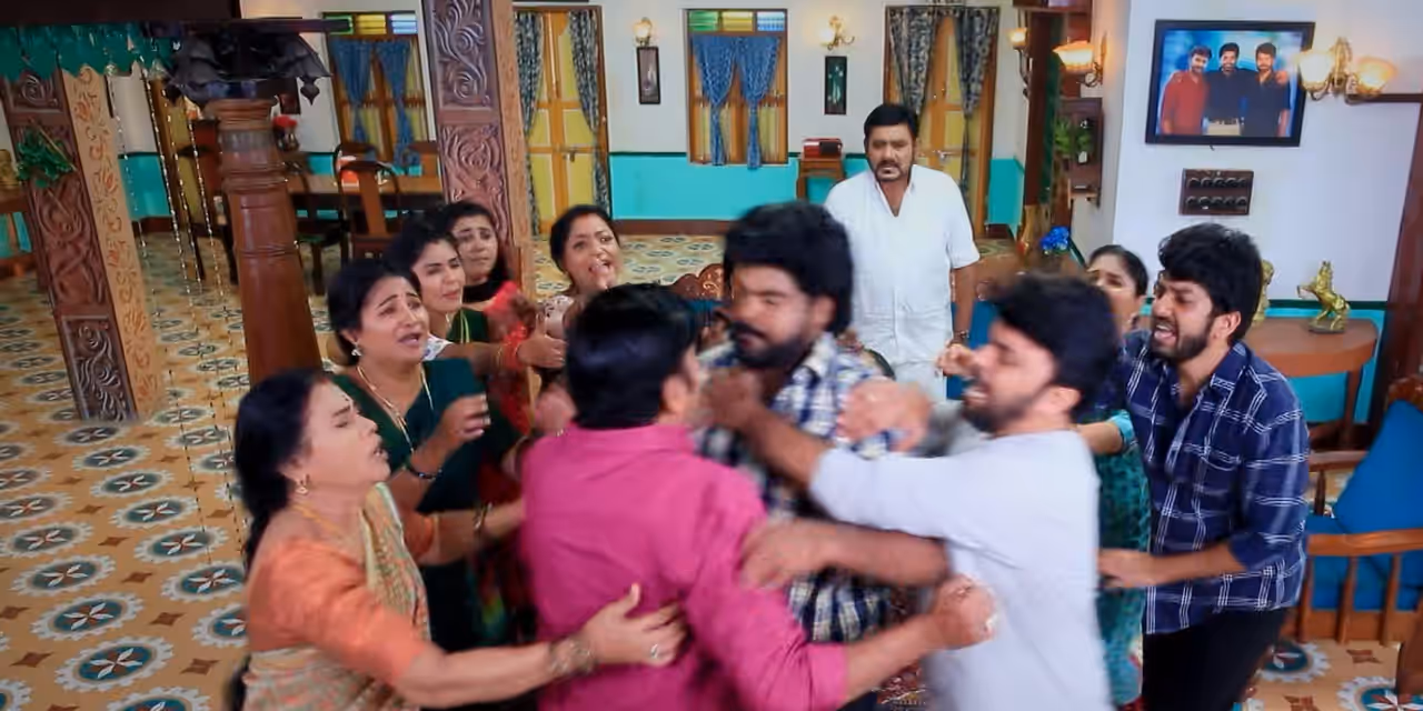 குழலியின் வேதனை: ஆரம்பமான பஞ்சாயத்து! குழலியின் வேதனை: ஆரம்பமான பஞ்சாயத்து!