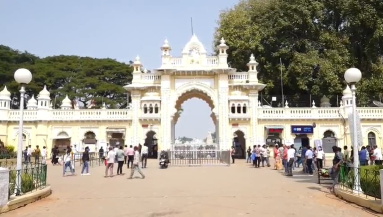 ಮೈಸೂರು ಅರಮನೆ ವರಾಹ ದ್ವಾರ ಮೈಸೂರು ಅರಮನೆ ವರಾಹ ದ್ವಾರ