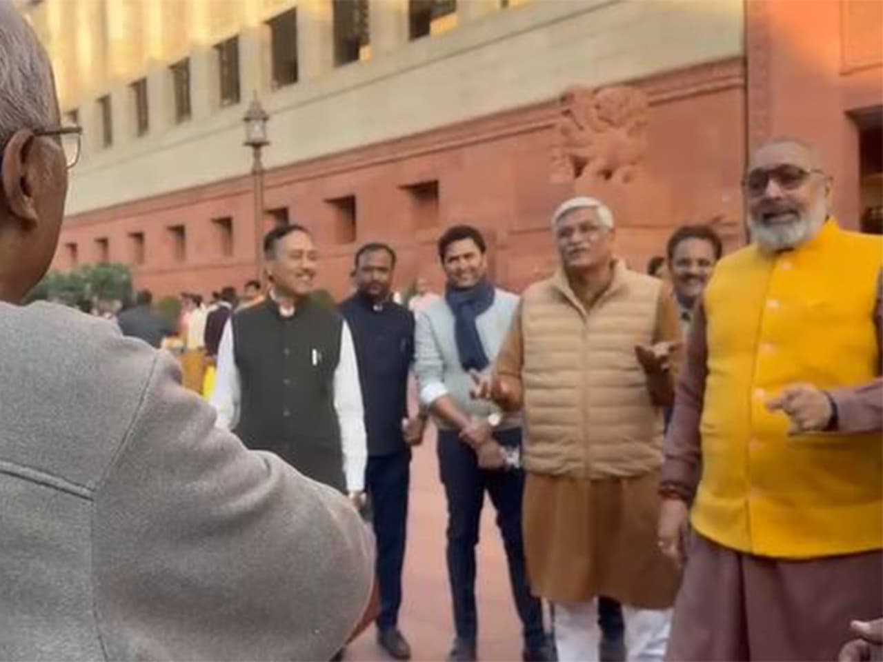 ই সিগারেট বিতর্ক ই সিগারেট বিতর্ক