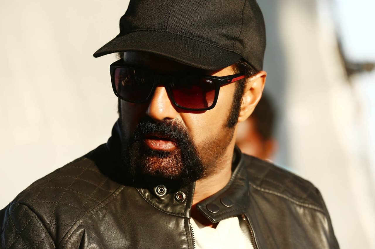 65 ఏళ్ల వయసులో దూసుకుపోతున్న బాలయ్య.. 65 ఏళ్ల వయసులో దూసుకుపోతున్న బాలయ్య..