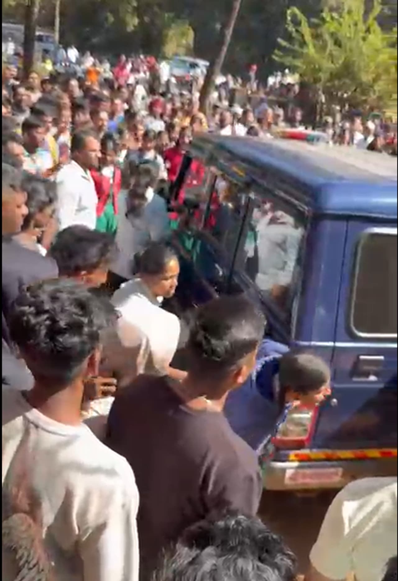 ವಿದ್ಯಾರ್ಥಿನಿಯರ ಮೈಮುಟ್ಟಿ ಅಸಭ್ಯ ವರ್ತನೆ ವಿದ್ಯಾರ್ಥಿನಿಯರ ಮೈಮುಟ್ಟಿ ಅಸಭ್ಯ ವರ್ತನೆ