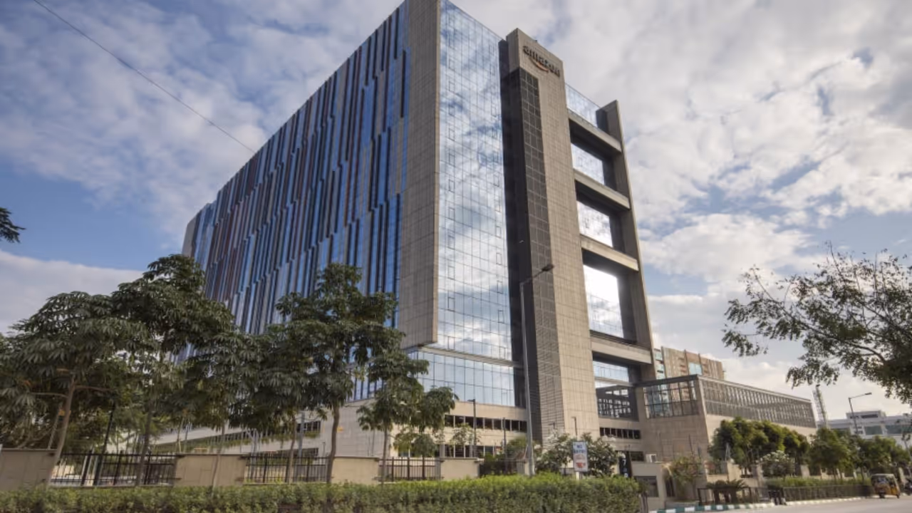 హైదరాబాద్లో అమెజాన్ భారీ పెట్టుబడి హైదరాబాద్లో అమెజాన్ భారీ పెట్టుబడి