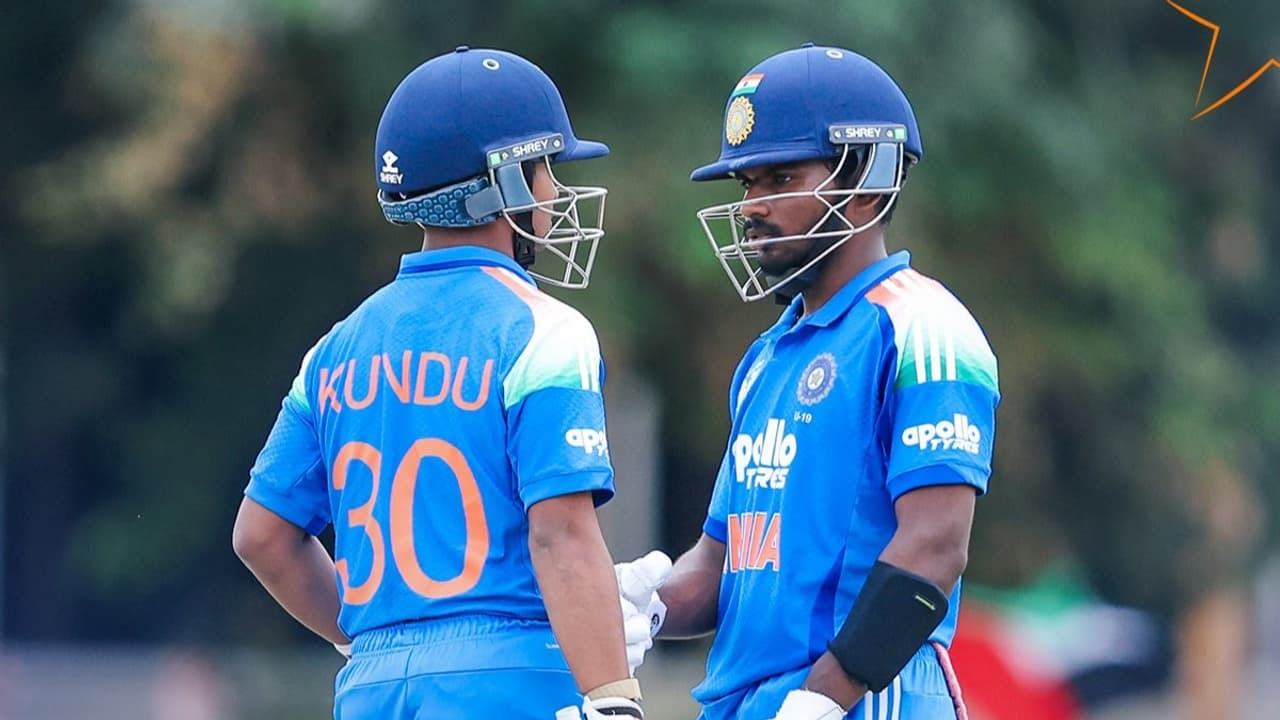 పాకిస్థాన్ బౌలర్లకు చుక్కలు చూపించిన ఆరోన్ జార్జ్.. ఎవరీ కేరళ కుర్రాడు? పాకిస్థాన్ బౌలర్లకు చుక్కలు చూపించిన ఆరోన్ జార్జ్.. ఎవరీ కేరళ కుర్రాడు?