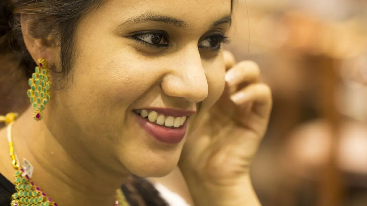 బంగార ధరలు పెరిగిపోవడంతో బంగార ధరలు పెరిగిపోవడంతో