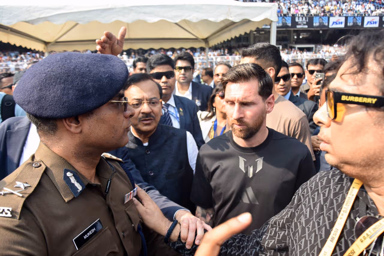 মেসি কনসার্টে বিশৃঙ্খলা মেসি কনসার্টে বিশৃঙ্খলা