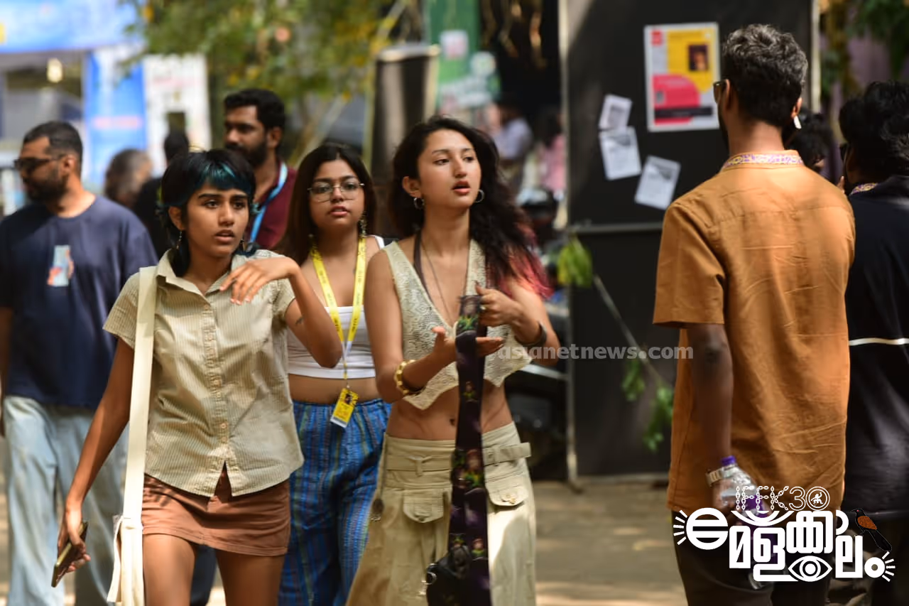 വൈബാണ് ഈ മേളക്കാലം വൈബാണ് ഈ മേളക്കാലം