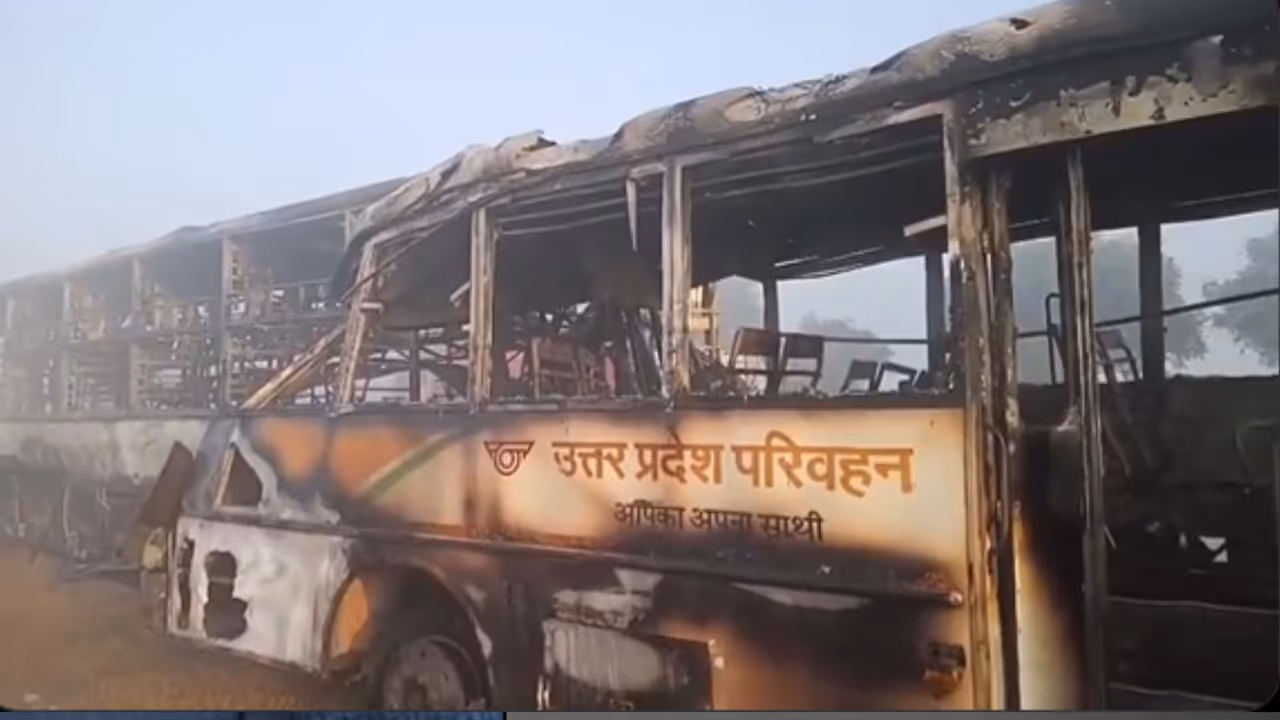 लाशों को कटर से काटकर निकाला लाशों को कटर से काटकर निकाला