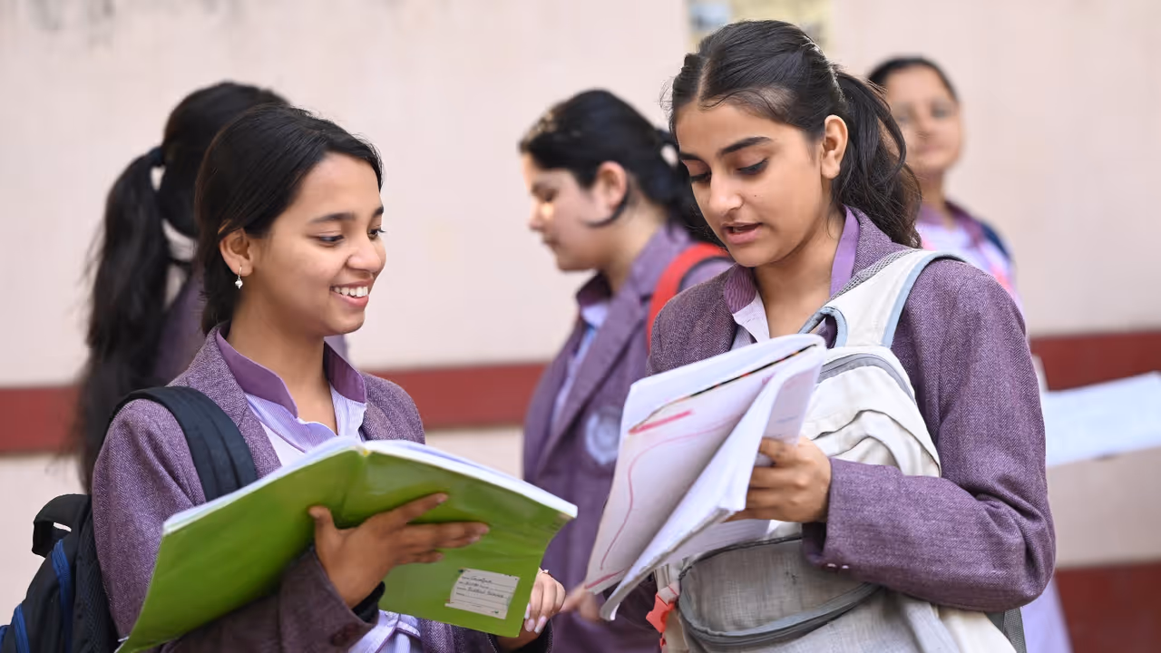 CBSE மத்திய இடைநிலைக் கல்வி வாரியம் CBSE மத்திய இடைநிலைக் கல்வி வாரியம்