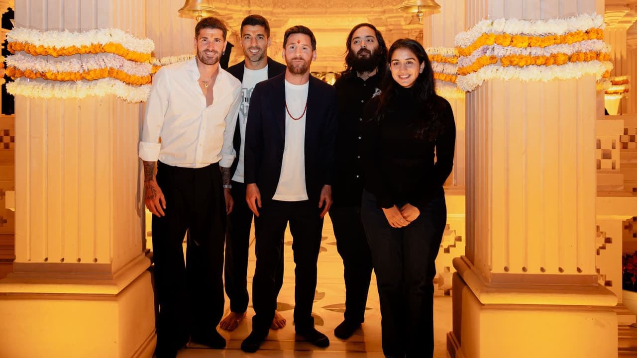 మెస్సి మనసు గెలుచుకున్న ‘వంతారా’.. మళ్లీ వస్తానంటూ ప్రశంసలు మెస్సి మనసు గెలుచుకున్న ‘వంతారా’.. మళ్లీ వస్తానంటూ ప్రశంసలు