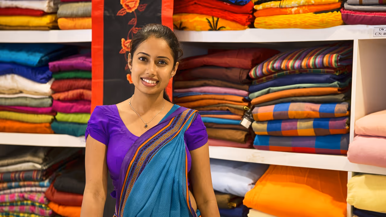 ఇంటి నుంచే చీరల వ్యాపారం ఇంటి నుంచే చీరల వ్యాపారం