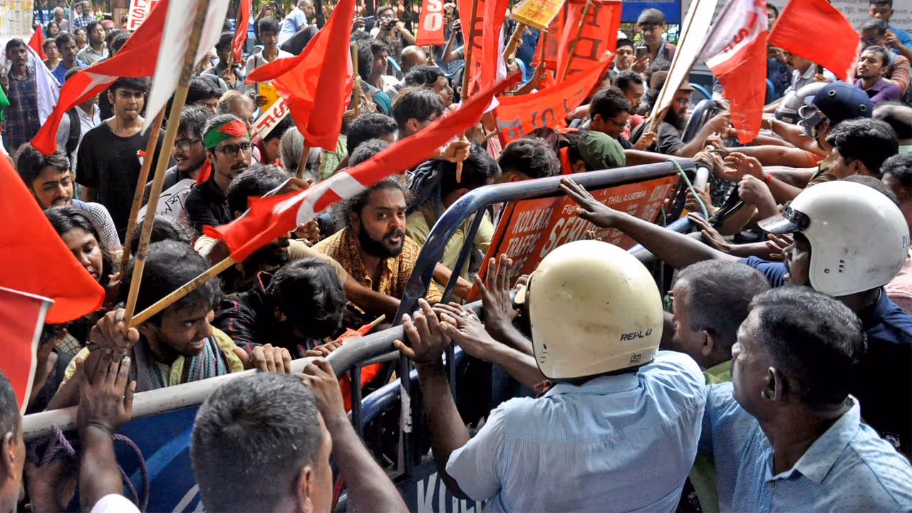 बांग्लादेश में हिंदुओं को लेकर भारत ने क्यों जताई चिंता? बांग्लादेश में हिंदुओं को लेकर भारत ने क्यों जताई चिंता?