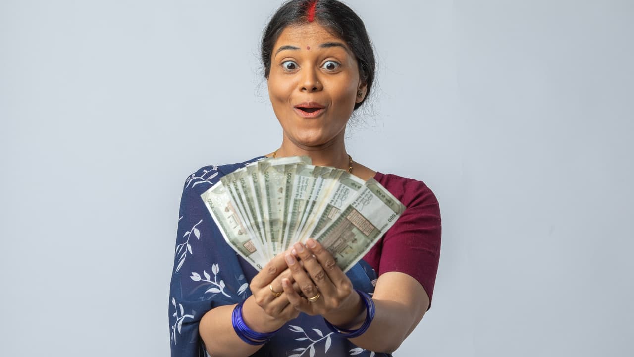 वो क्या है जो इंसान बनाता है, लेकिन इंसान को ही बदल देता है? वो क्या है जो इंसान बनाता है, लेकिन इंसान को ही बदल देता है?