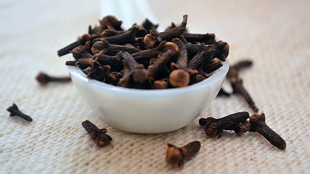 वह ऐसी कौन सी चीज है, जिसे पहना भी जाता है और खाया भी जा सकता है? वह ऐसी कौन सी चीज है, जिसे पहना भी जाता है और खाया भी जा सकता है?