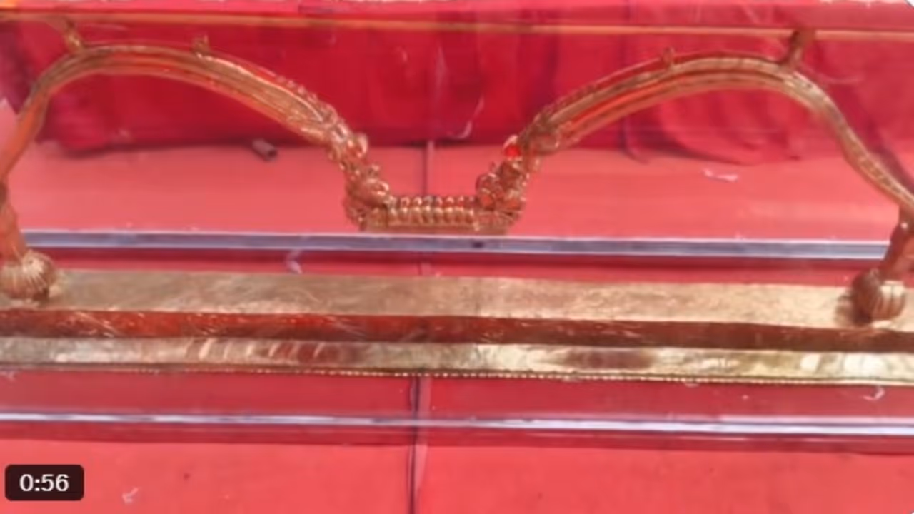 आखिर क्या है श्री राम स्वर्ण धनुष और क्यों है यह इतना खास? आखिर क्या है श्री राम स्वर्ण धनुष और क्यों है यह इतना खास?