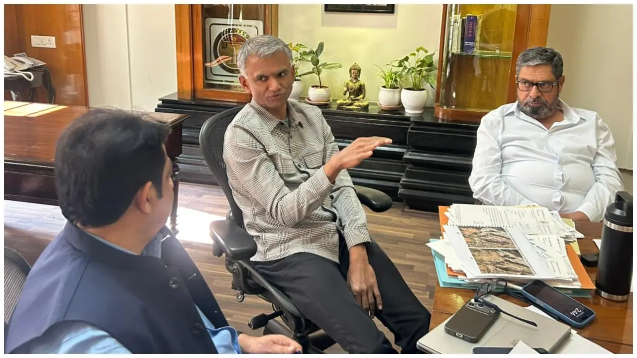 ವಿಕಾಸಸೌಧದಲ್ಲಿರುವ ಸಚಿವ ಕೃಷ್ಣಭೈರೇಗೌಡರಿಂದ ಮೀಟಿಂಗ್ ವಿಕಾಸಸೌಧದಲ್ಲಿರುವ ಸಚಿವ ಕೃಷ್ಣಭೈರೇಗೌಡರಿಂದ ಮೀಟಿಂಗ್