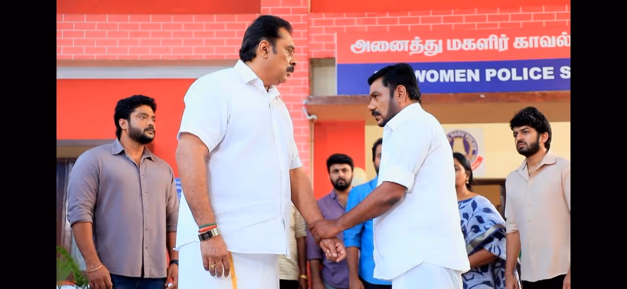 போலீஸ் ஸ்டேஷன் வாசலில் அண்ணன் தங்கை பாசம்.! போலீஸ் ஸ்டேஷன் வாசலில் அண்ணன் தங்கை பாசம்.!