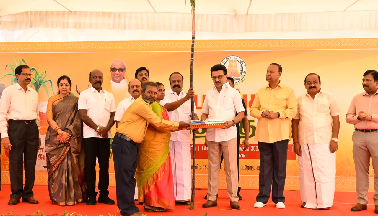 பொங்கல் பரிசு ரூ.3000 ரொக்கம் பொங்கல் பரிசு ரூ.3000 ரொக்கம்