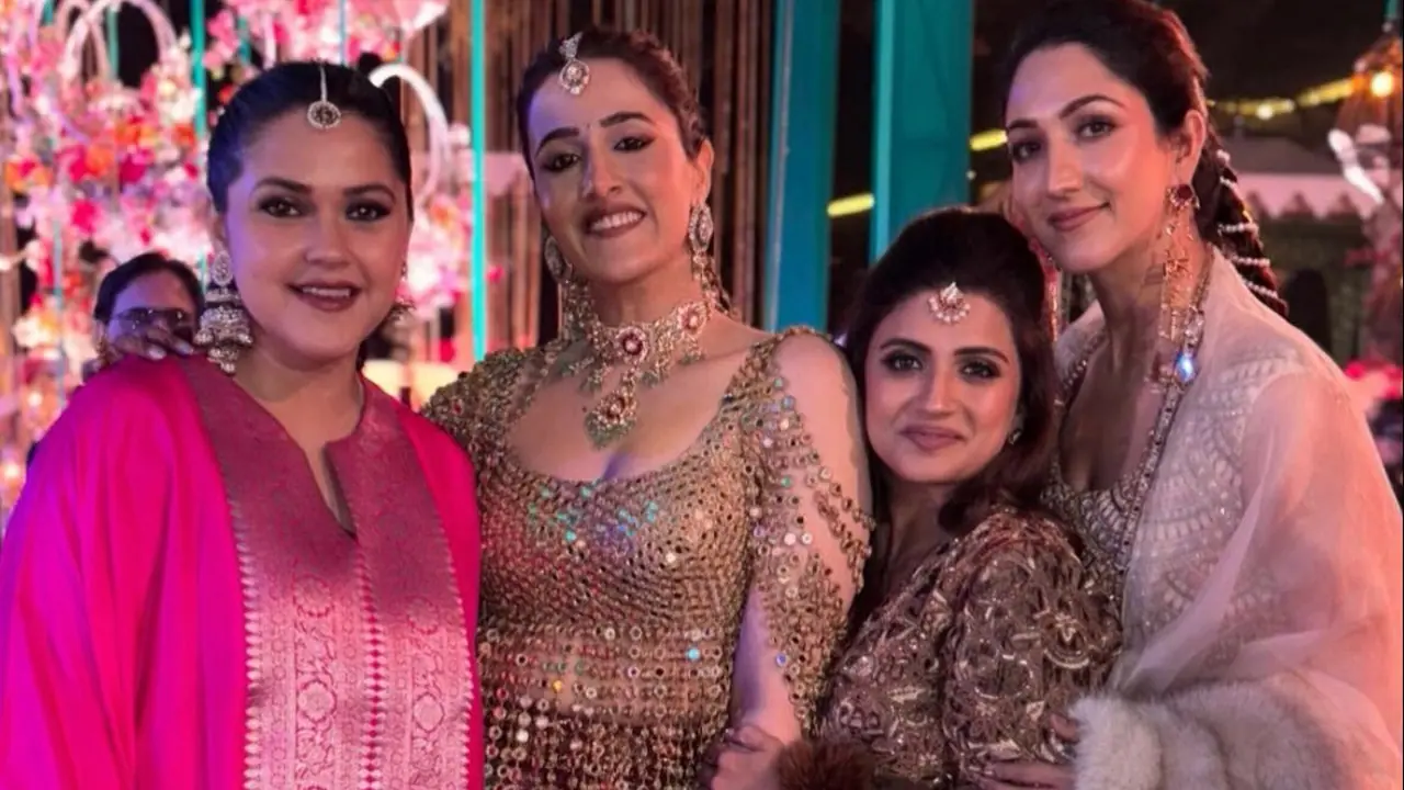 कृति की बहन नूपुर की शादी का जश्न कृति की बहन नूपुर की शादी का जश्न