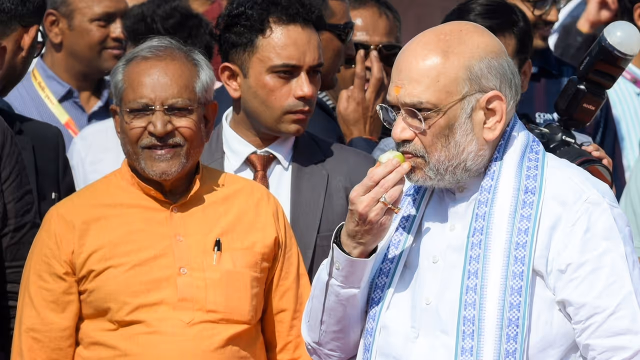 ভোটের আগে ফের বাংলায় কেন্দ্রীয় স্বরাষ্ট্রমন্ত্রী অমিত শাহ ভোটের আগে ফের বাংলায় কেন্দ্রীয় স্বরাষ্ট্রমন্ত্রী অমিত শাহ