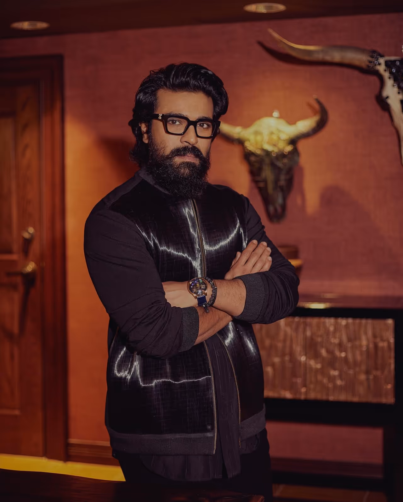 సినిమాలు, వ్యాపారాలతో రామ్ చరణ్ బిజీ.. సినిమాలు, వ్యాపారాలతో రామ్ చరణ్ బిజీ..