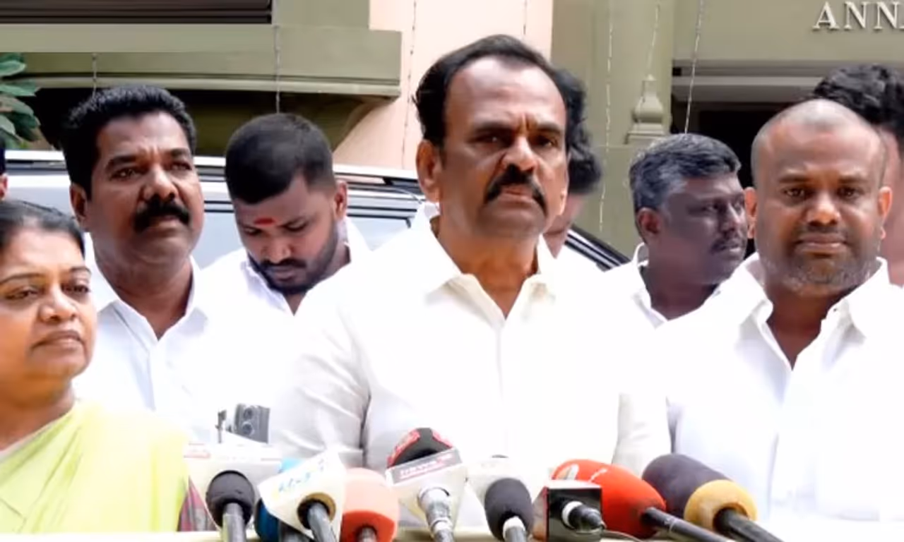 தேசிய ஜனநாயக கூட்டணியில் இணைந்த அமமுக தேசிய ஜனநாயக கூட்டணியில் இணைந்த அமமுக