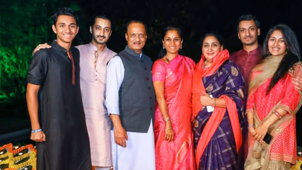 महाराष्ट्र के उपमुख्यमंत्री अजित पवार की फैमिली में कौन कौन? महाराष्ट्र के उपमुख्यमंत्री अजित पवार की फैमिली में कौन कौन?