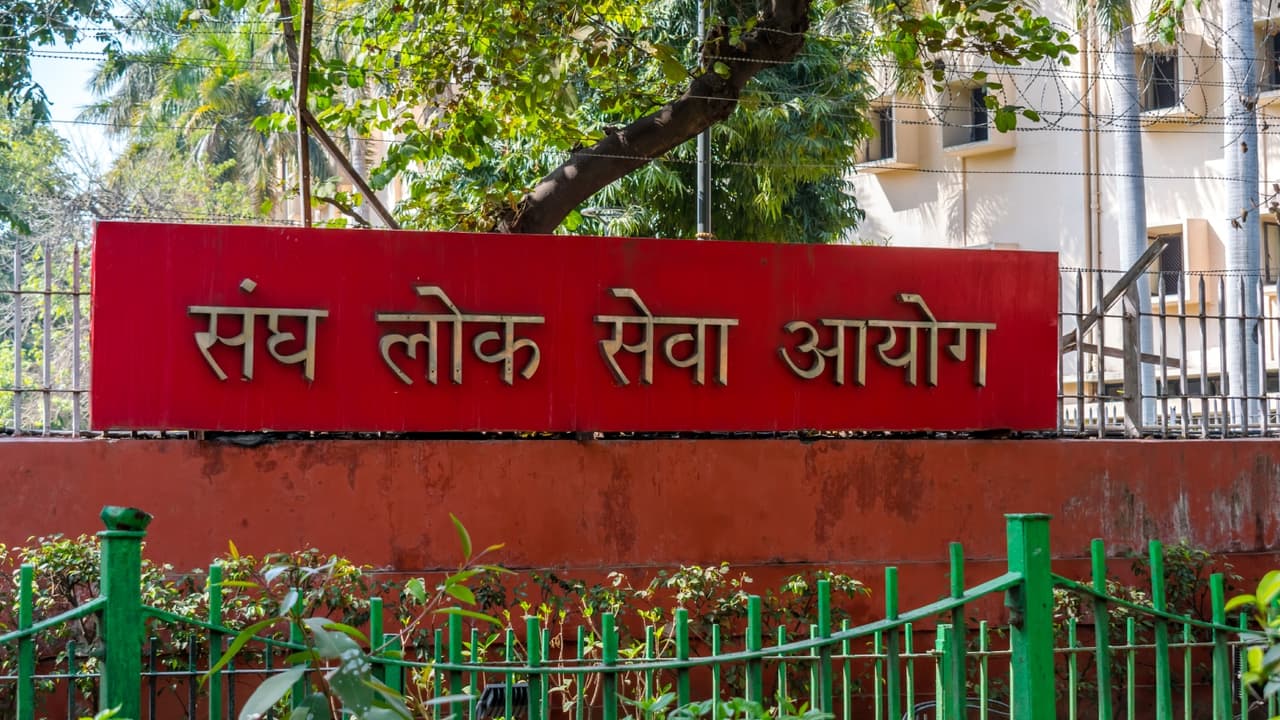 Ravi Raaz turned UPSC failures into a ladder: The journey of an IAS officer! Ravi Raaz turned UPSC failures into a ladder: The journey of an IAS officer!