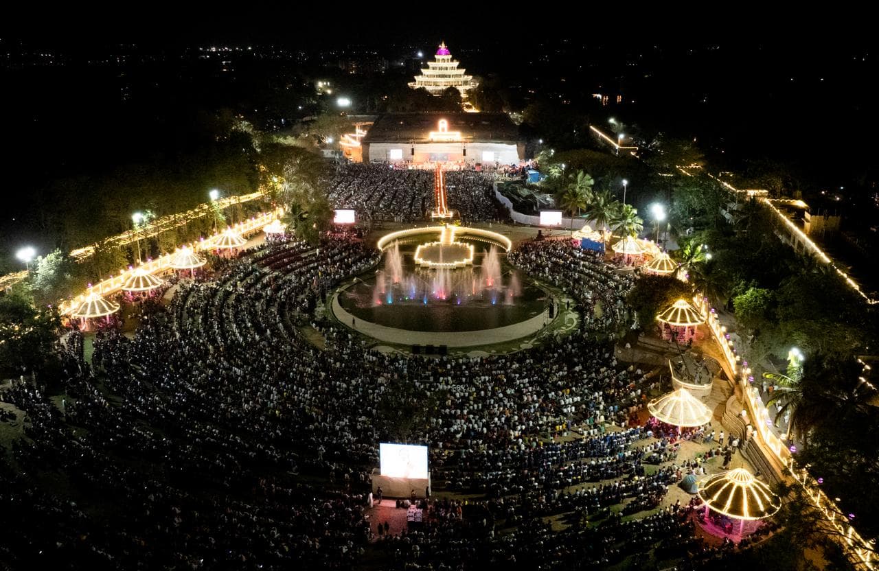 ಆರ್ಟ್ ಆಫ್ ಲಿವಿಂಗ್ನಲ್ಲಿ ಮಹಾಶಿವರಾತ್ರಿ ಸಂಭ್ರಮ ಆರ್ಟ್ ಆಫ್ ಲಿವಿಂಗ್ನಲ್ಲಿ ಮಹಾಶಿವರಾತ್ರಿ ಸಂಭ್ರಮ