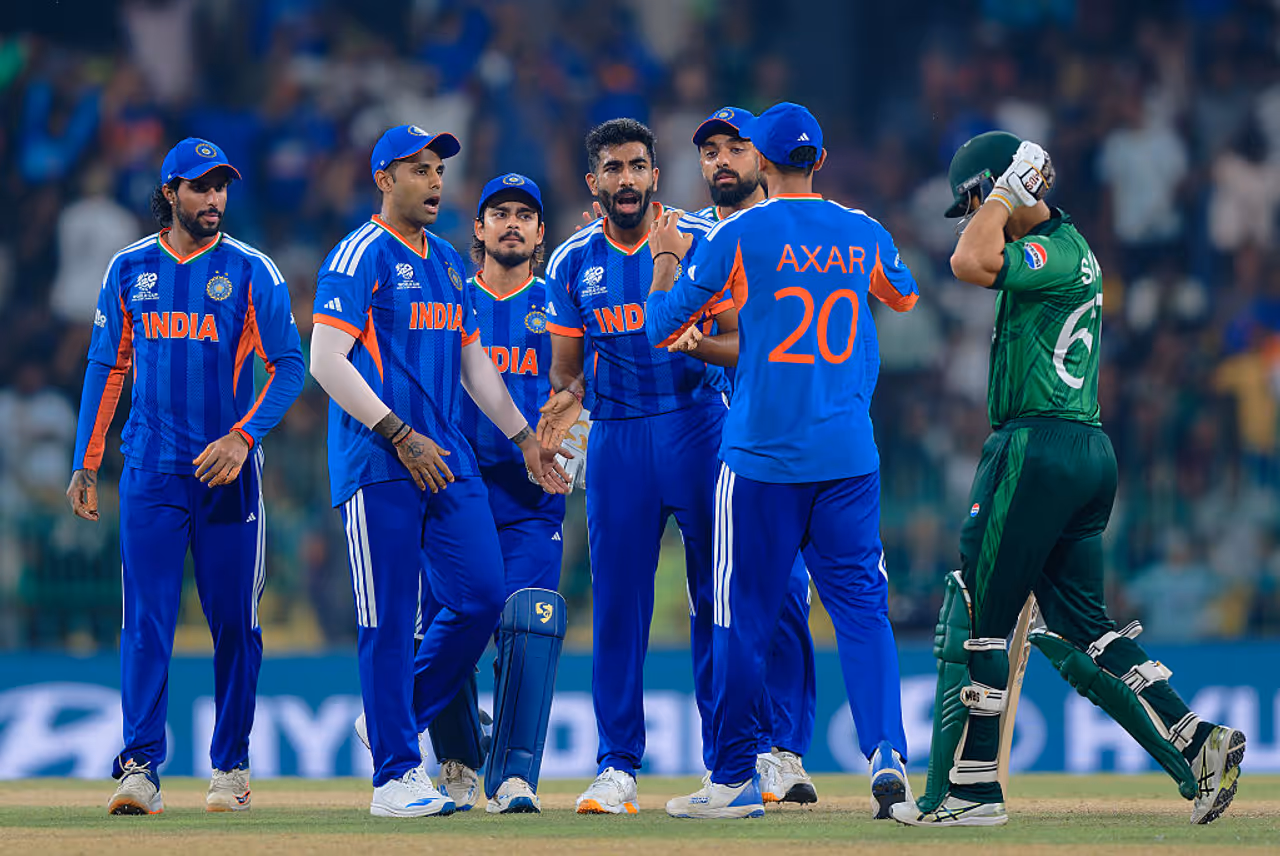 కొలంబోలో పాక్ పనిపట్టిన భారత్.. సూపర్ విక్టరీ కొలంబోలో పాక్ పనిపట్టిన భారత్.. సూపర్ విక్టరీ