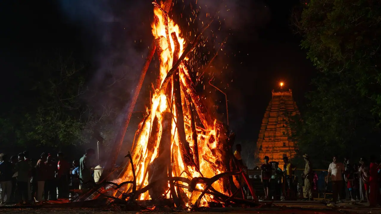 जानें होलाष्टक से जुड़ी रोचक बातें जानें होलाष्टक से जुड़ी रोचक बातें