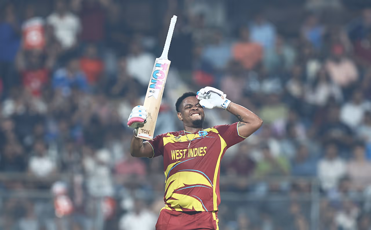 హెట్మెయర్ విధ్వంసం: ముంబైలో పరుగుల సునామీ హెట్మెయర్ విధ్వంసం: ముంబైలో పరుగుల సునామీ