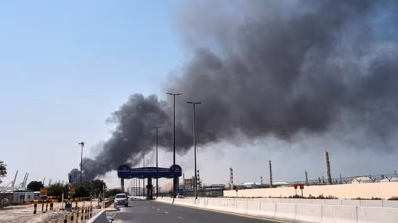 பற்றிக்கொண்ட போர் நெருப்பு பற்றிக்கொண்ட போர் நெருப்பு