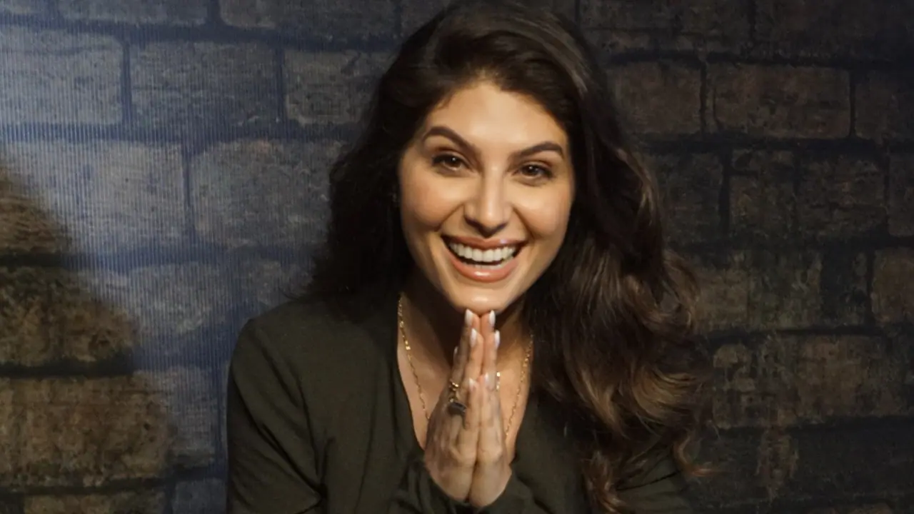 खामेनेई की मौत पर एक्ट्रेस ने खुशी जताई खामेनेई की मौत पर एक्ट्रेस ने खुशी जताई