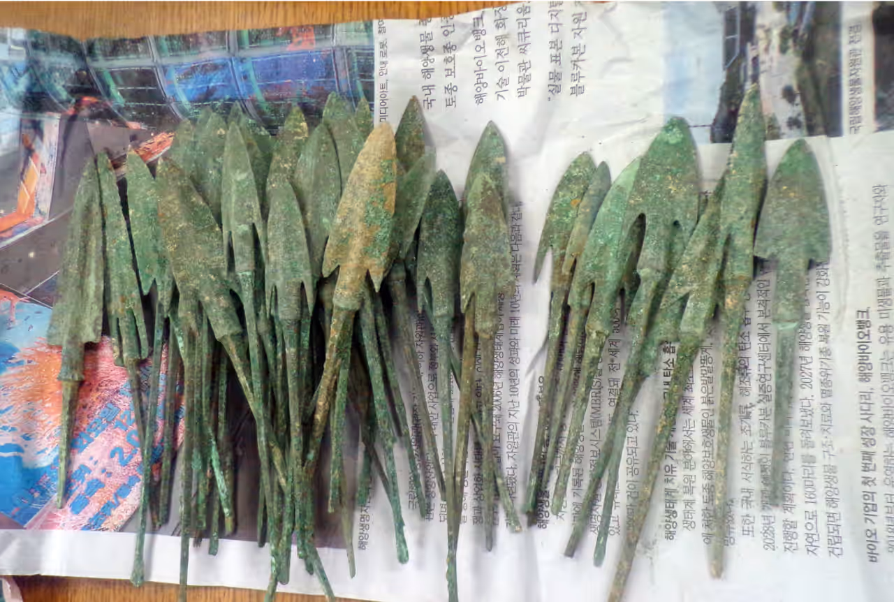 Ancient Swords Seized in US Port Bust Ancient Swords Seized in US Port Bust