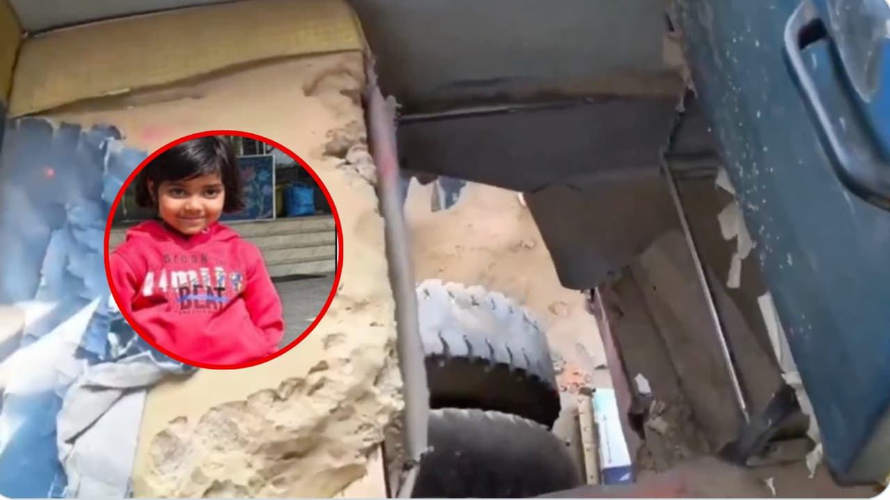 चलती बस का फर्श टूटा, 8 साल की अनन्या की मौत चलती बस का फर्श टूटा, 8 साल की अनन्या की मौत