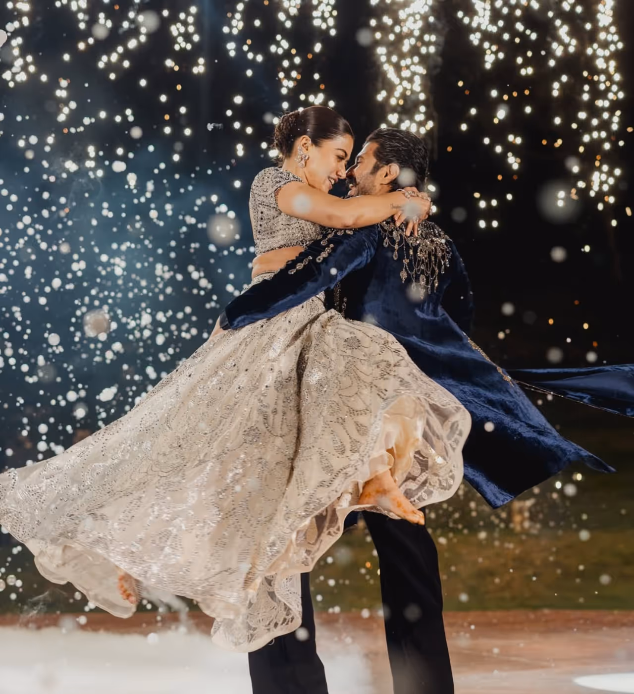 ఒక సెలబ్రేషన్లా విజయ్, రష్మిక పెళ్లి ఒక సెలబ్రేషన్లా విజయ్, రష్మిక పెళ్లి