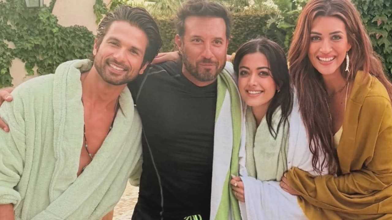 1.कॉकटेल 2 (Cocktail 2) 1.कॉकटेल 2 (Cocktail 2)