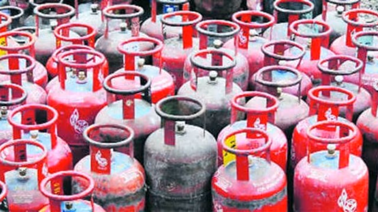 LPG சிலிண்டர் விலையில் ரூ.1,000 மானியம் LPG சிலிண்டர் விலையில் ரூ.1,000 மானியம்