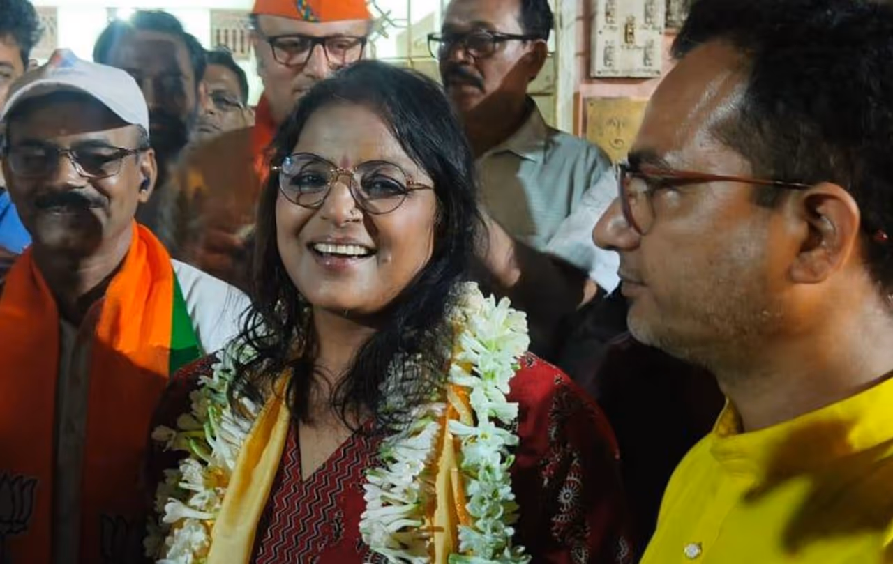 ১) পাপিয়া অধিকারী,টালিগঞ্জ ১) পাপিয়া অধিকারী,টালিগঞ্জ