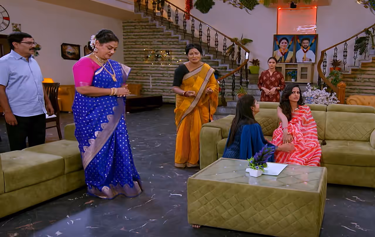 ఇంజక్షన్ తన దగ్గర పెట్టుకుని ఇందును ఇబ్బంది పెట్టిన రేఖ ఇంజక్షన్ తన దగ్గర పెట్టుకుని ఇందును ఇబ్బంది పెట్టిన రేఖ