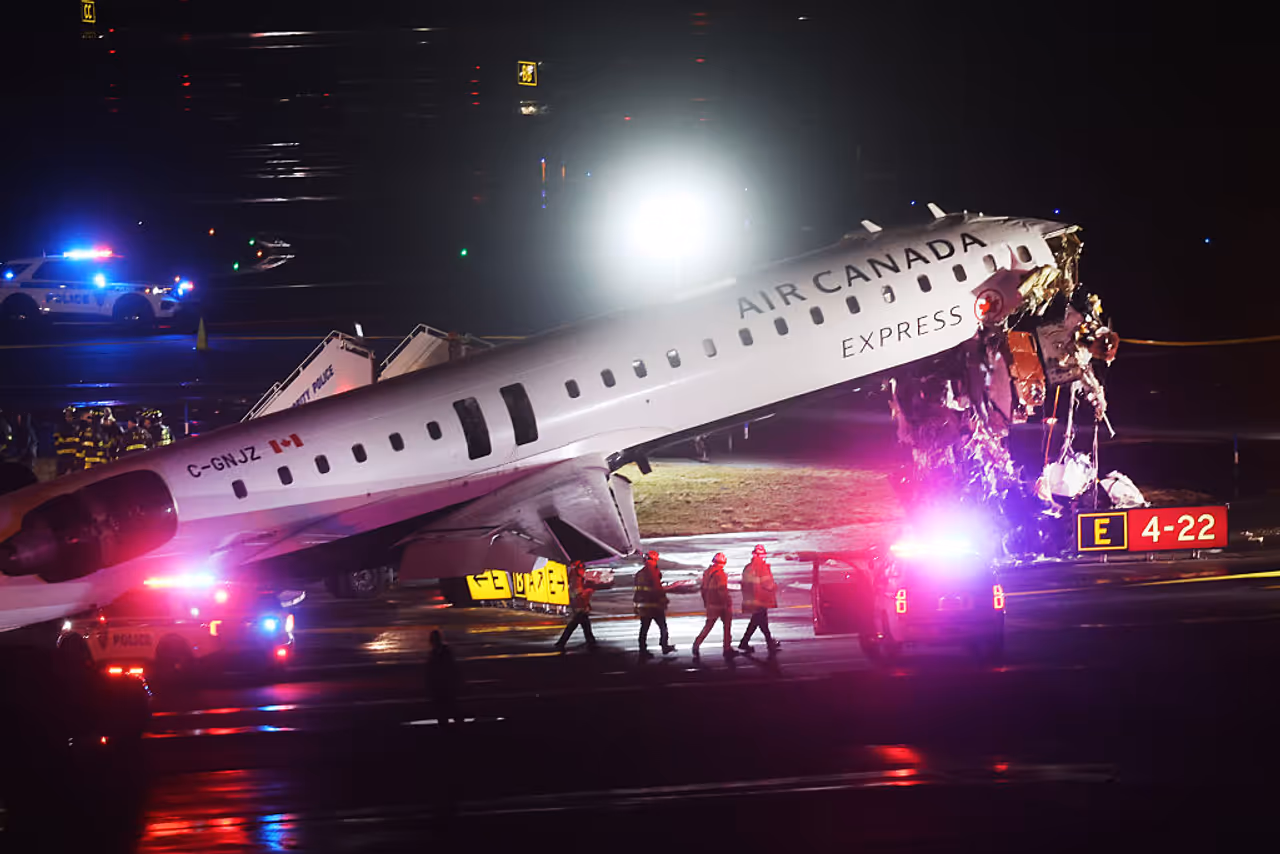 Deadly runway collision at busy LaGuardia airport Deadly runway collision at busy LaGuardia airport