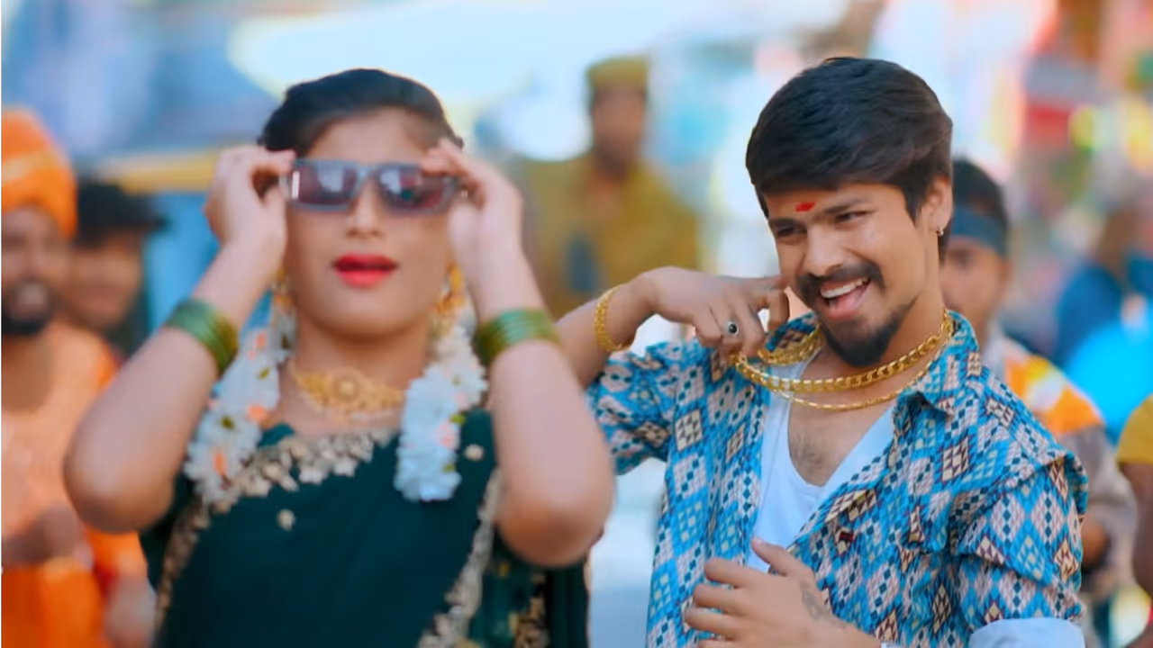సోషల్ మీడియాను ఊపేసిన పాట.. సోషల్ మీడియాను ఊపేసిన పాట..
