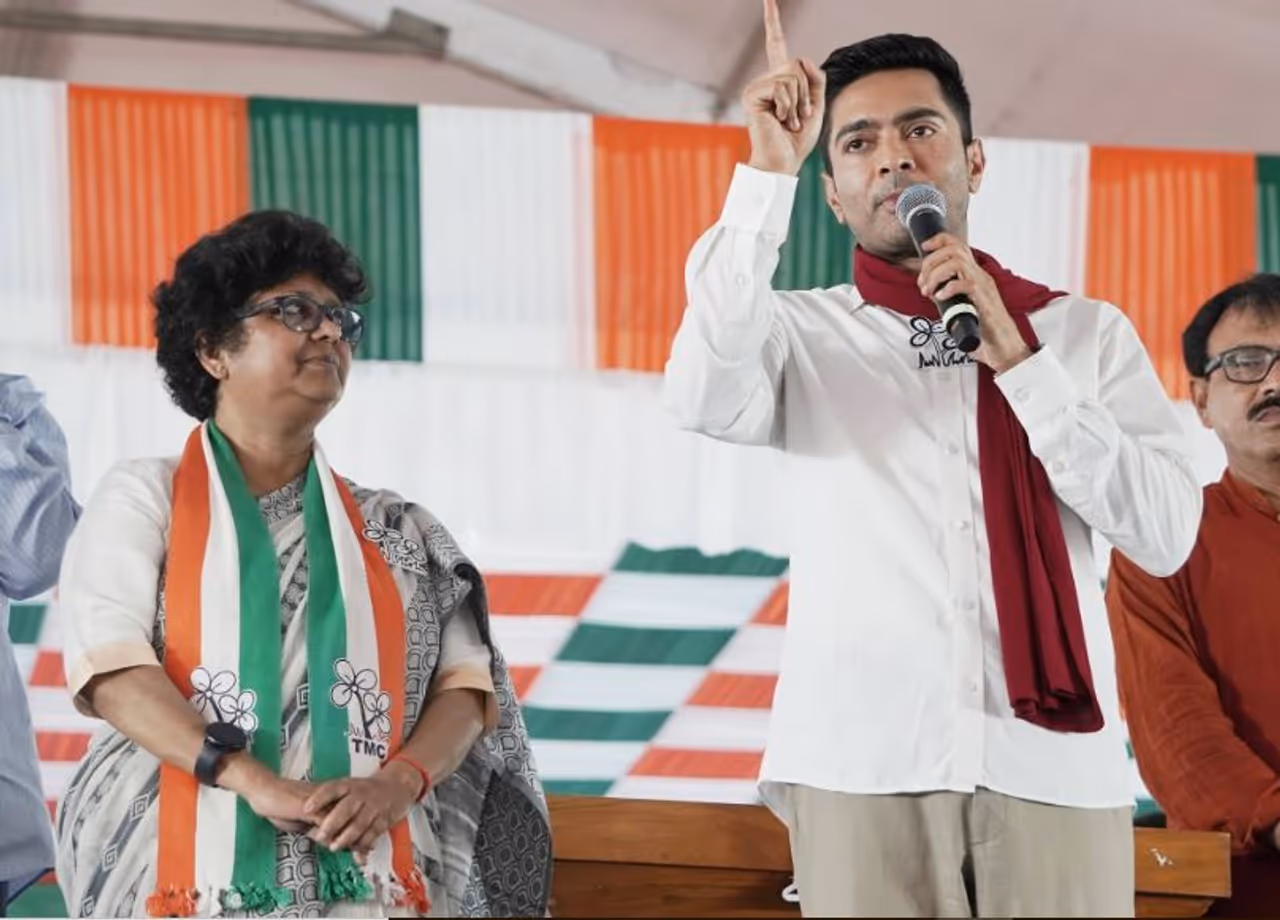 বালুরঘাটে কঠিন পিচে অর্পিতা বালুরঘাটে কঠিন পিচে অর্পিতা