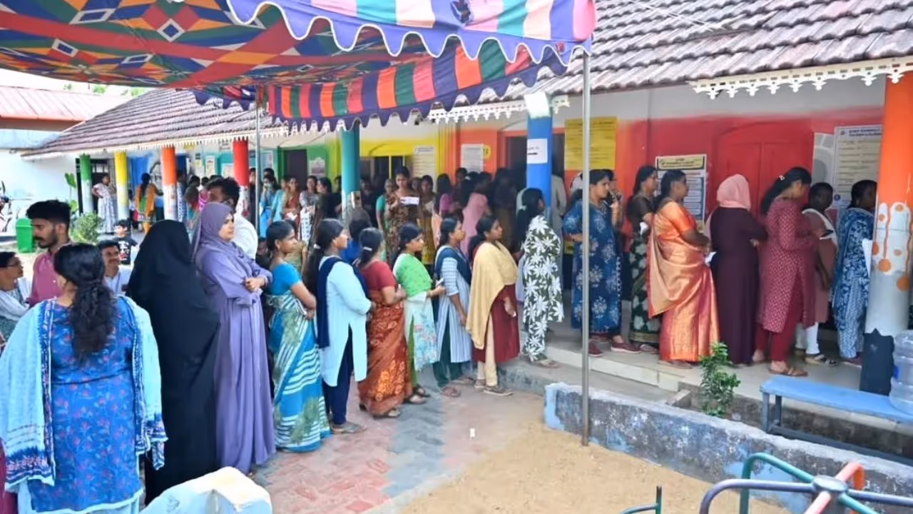 പാലക്കാട് ഇഞ്ചോടിഞ്ച് പോരാട്ടം പാലക്കാട് ഇഞ്ചോടിഞ്ച് പോരാട്ടം