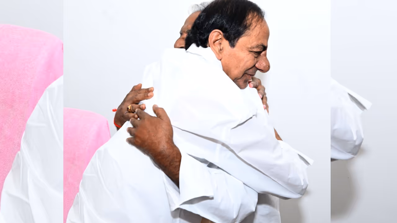 ఎర్రవెల్లి ఫామ్హౌస్లో కేసీఆర్తో కీలక భేటీ ఎర్రవెల్లి ఫామ్హౌస్లో కేసీఆర్తో కీలక భేటీ