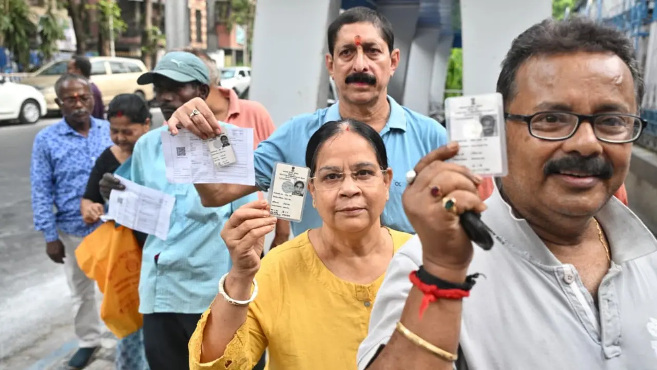 5 राज्यों में दोबारा चुनाव की मांग से मचा सियासी घमासान 5 राज्यों में दोबारा चुनाव की मांग से मचा सियासी घमासान