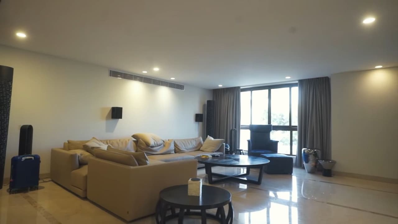 Spacious Living Room Spacious Living Room