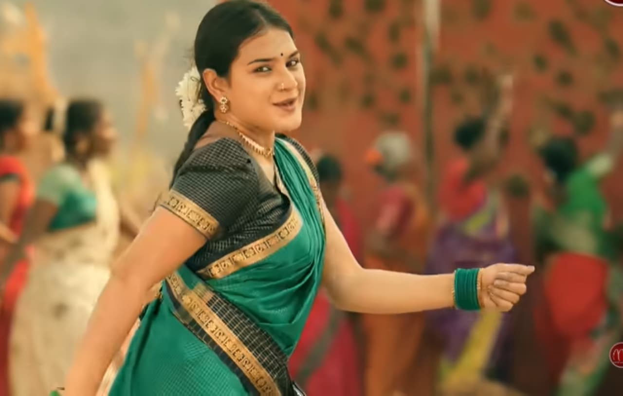 యూట్యూబ్ లో మరో ఫోక్ సాంగ్ వైరల్.. యూట్యూబ్ లో మరో ఫోక్ సాంగ్ వైరల్..